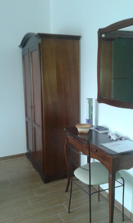 B&B La Coccarda CastellʼAlfero Szoba fotó